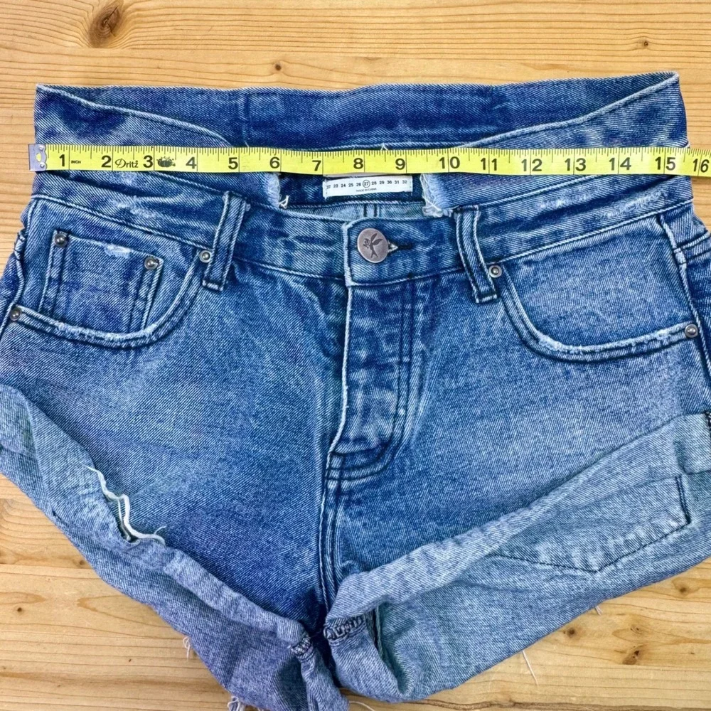 One x OneTeaspoon Bandits Denim Shorts Size 27‎ Distressed High Rise Cutoff